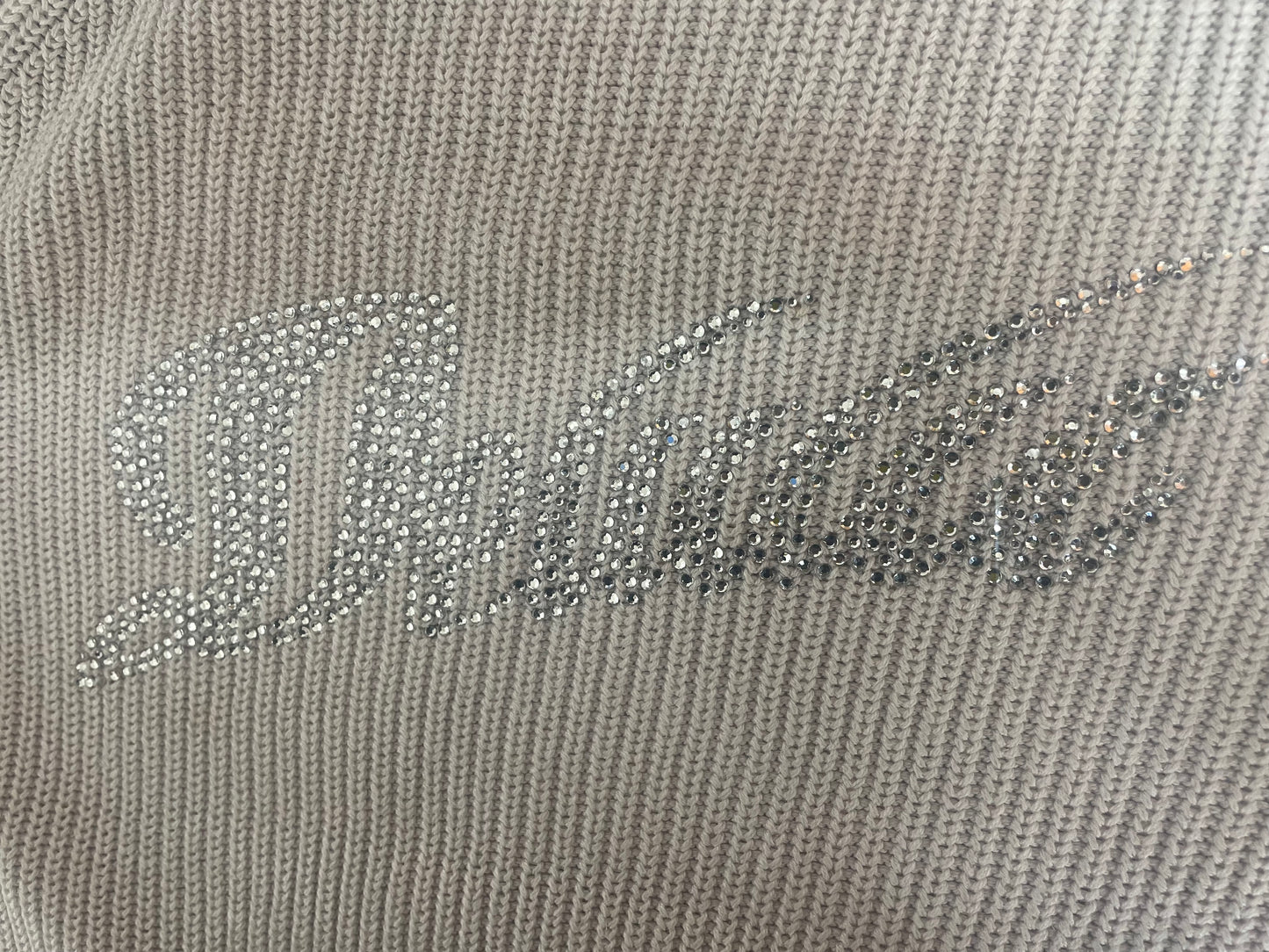 Delulu glitter print