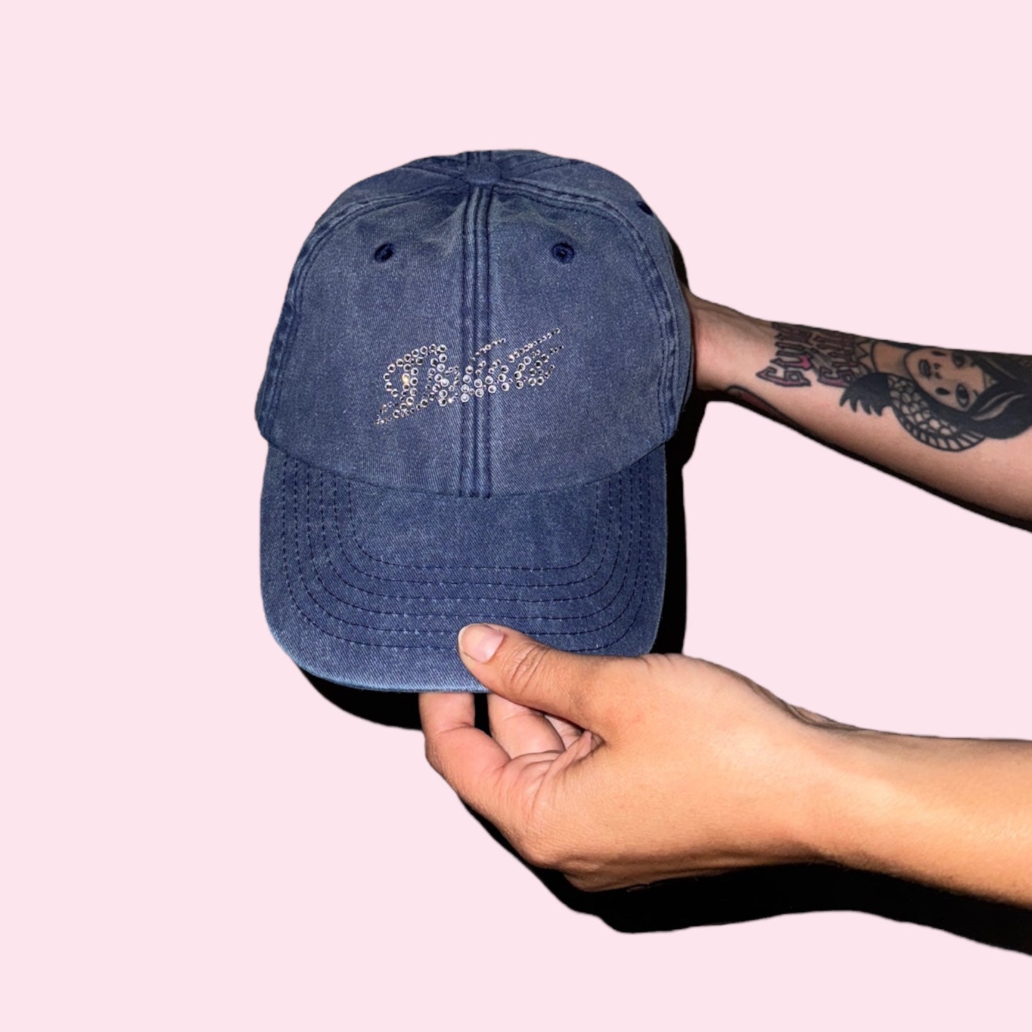 DELULU strass cap / jeans-optik