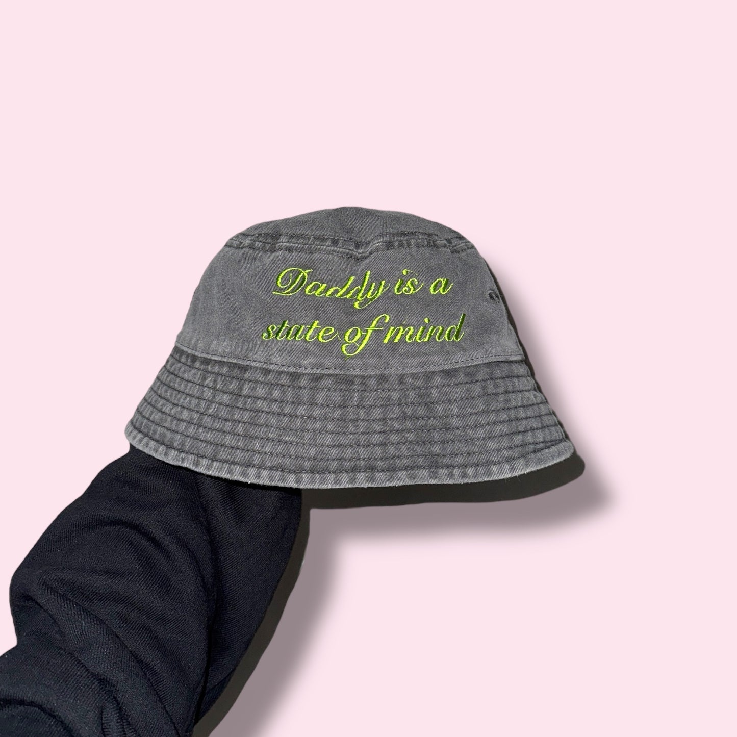DADDY IS A STATE OF MIND Bucket Hat washed out grey