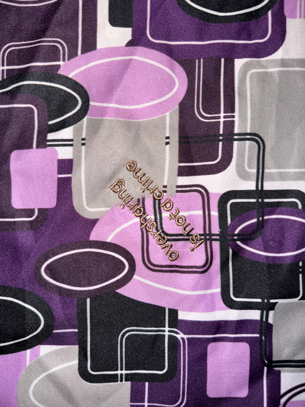 x vintage OVERSHARING IS NOT A CRIME besticktes Tuch