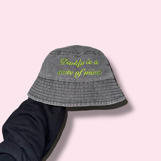 DADDY IS A STATE OF MIND Bucket Hat washed out grey